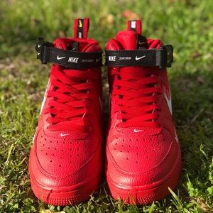 Air Force 1 Mid ‘07 LV8 (Red)